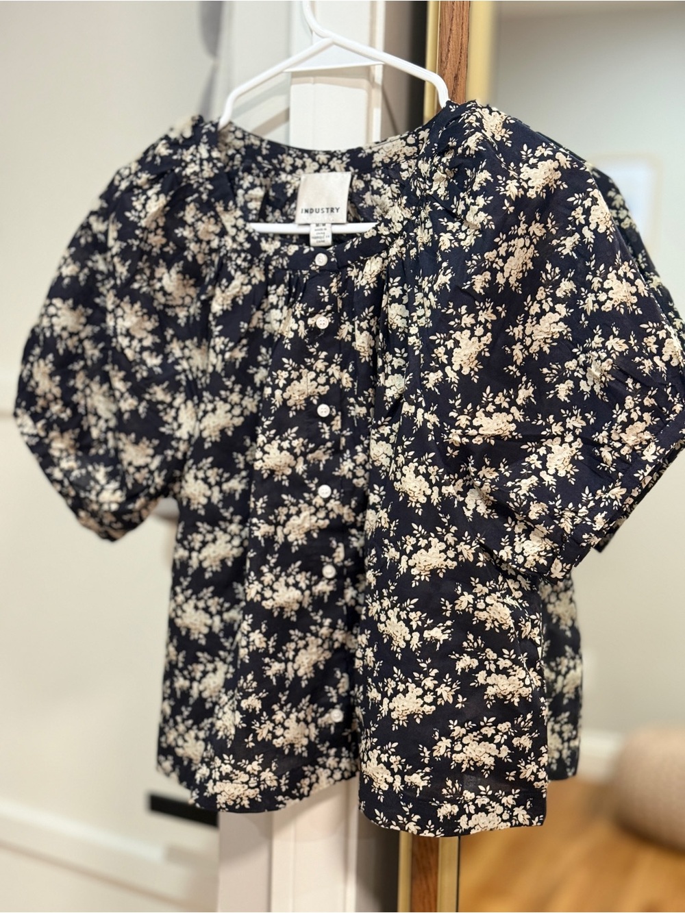 Industry Navy Floral Puff-Sleeve Blouse